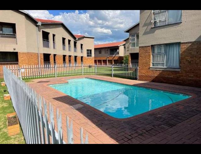 2 BEDROOM APARTMENT FOR SALE IN VANDERBIJLPARK CE 3
